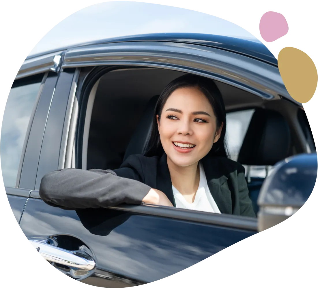 Smiling businesswoman in a car.